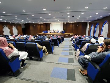 أقامت كلية الشريعة ندوة حوارية حول كتب المذاهب الفقهية وطرق معرفة المذهب - 3