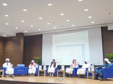 أقامت كلية الشريعة ندوة حوارية حول كتب المذاهب الفقهية وطرق معرفة المذهب - 2