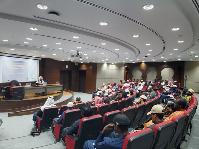 أقامت كلية الشريعة لقاء أكاديميا حول جهود علماء المملكة العربية السعودية في الحث على الجماعة والنهي عن الفرقة - 3