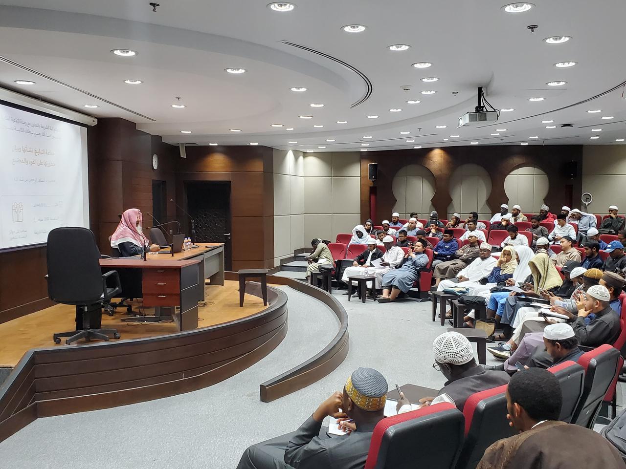 أقامت كلية الشريعة لقاء أكاديميًا عن جماعة التبليغ ونشأتها وبيان خطورتها على الفرد والمجتمع - 2