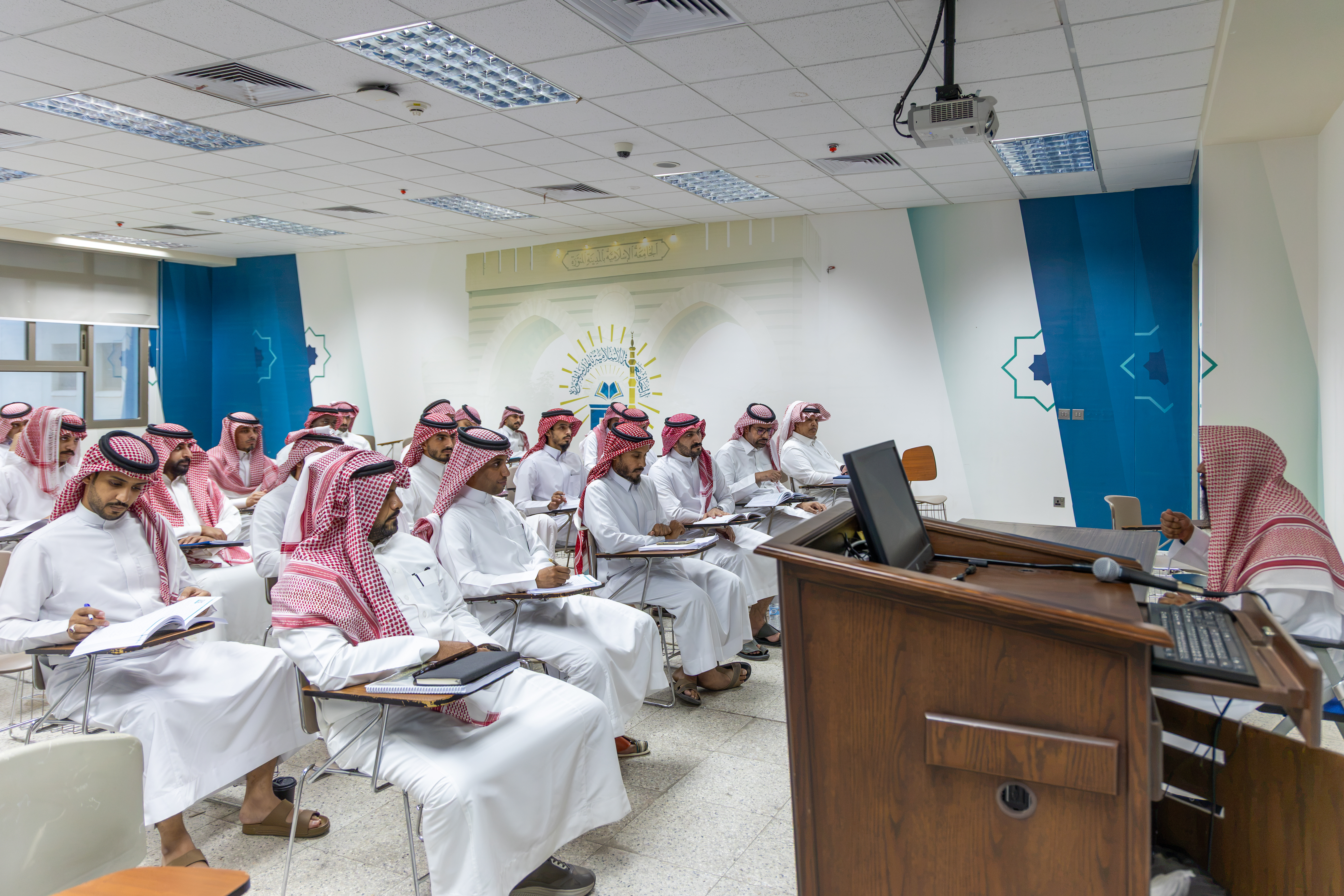 الجامعة الإسلامية تستقبل طلاب الماجستير التنفيذي في أصول ومقاصد فقه المناسك والزيارة لتأهيل المختصين بخدمة ضيوف الرحمن - 3
