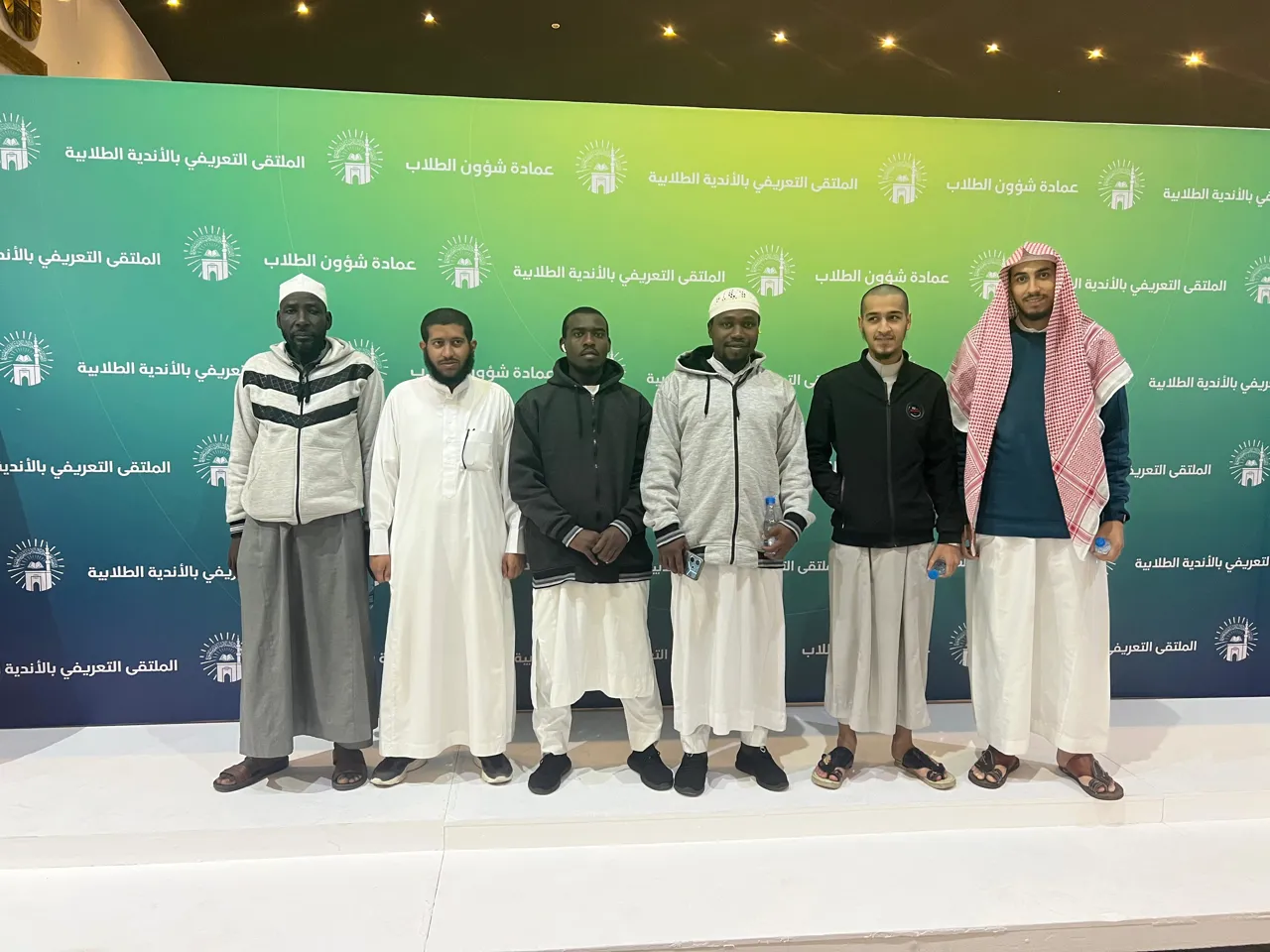 طلاب كلية القرآن الكريم في زيارة لمعرض الملتقى التعريفي بالأندية الطلابية بقاعة السلام - 2