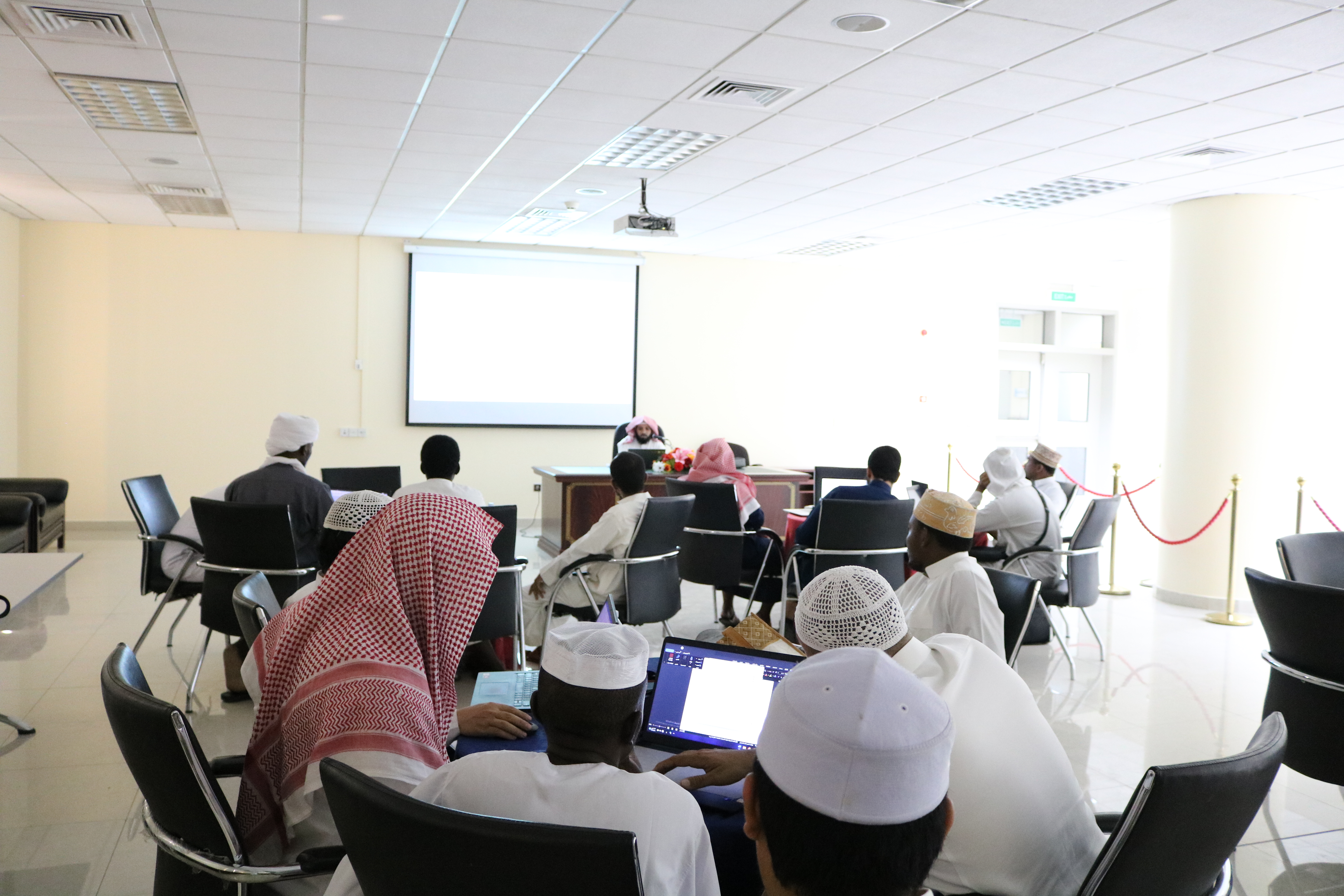 أقامت كلية القران الكريم ضمن برنامج رسالتي لقاءً بعنوان: المهارات الأساسية، في تنسيق الأبحاث العلمية، الجزء الثاني - 1