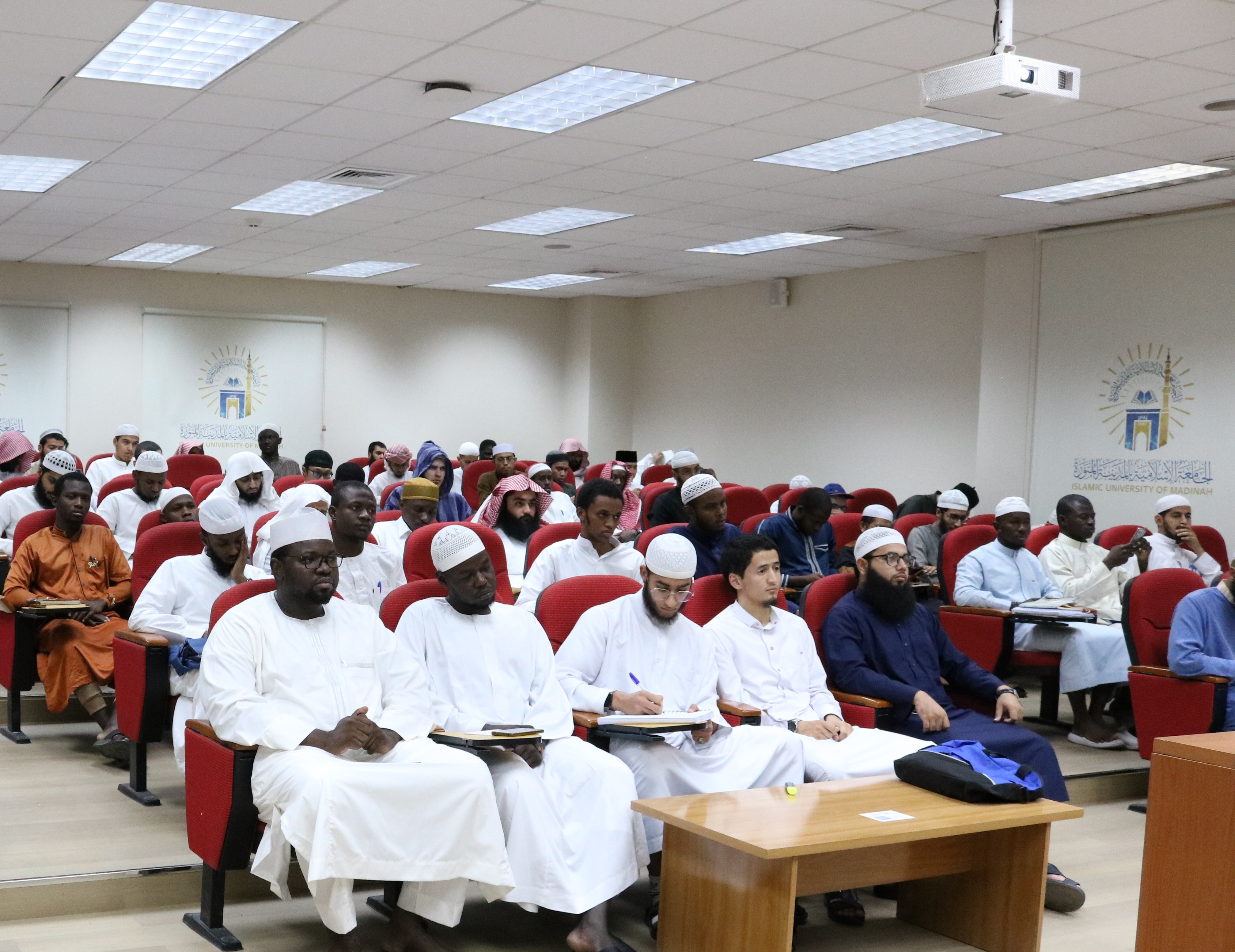 أقامت كلية القران الكريم ضمن برنامج مجالس السماع مجلس سماع بعنوان: منظومة الفرائد الحسان في عد آي القرآن  - 2