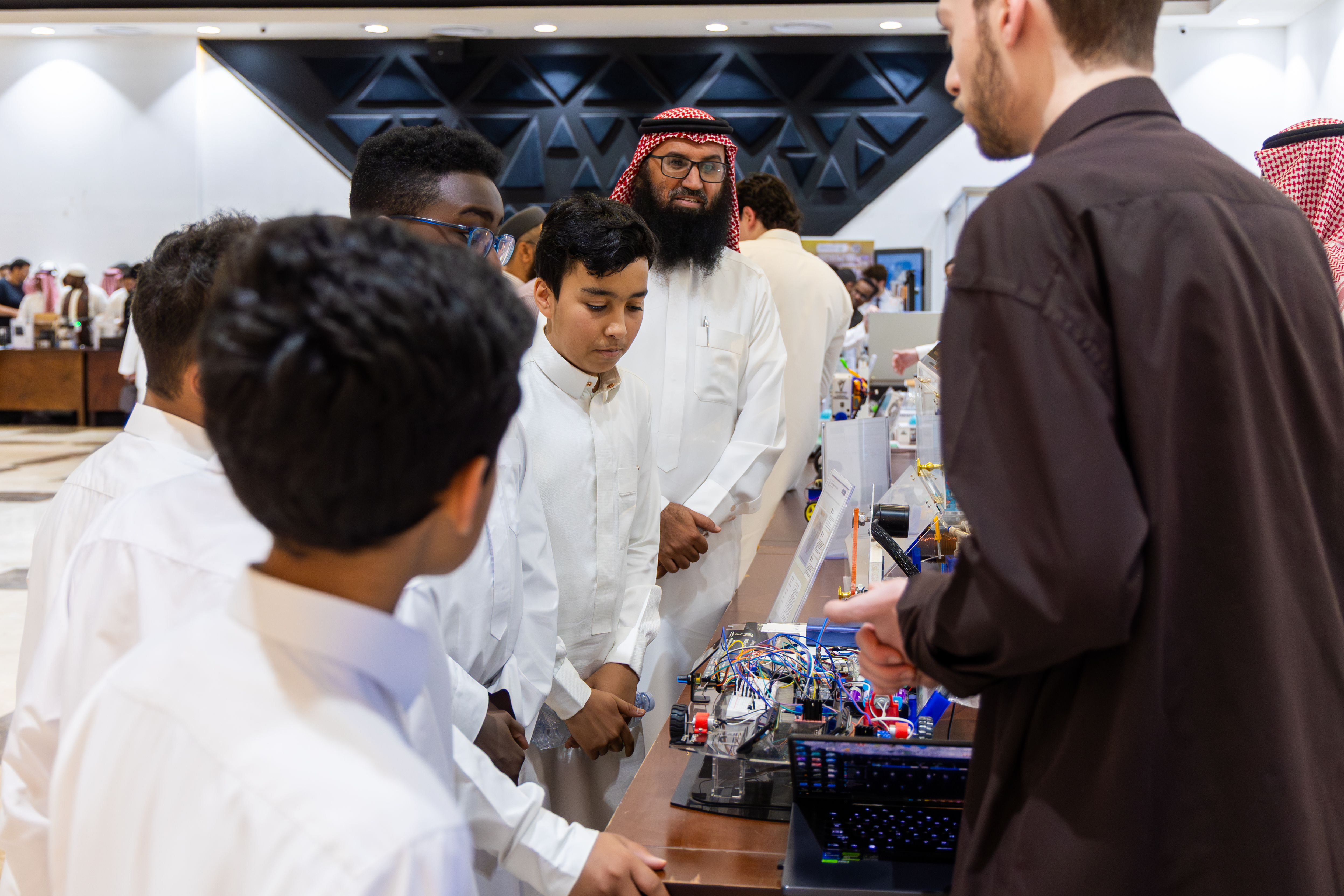 تحت رعاية رئيس الجامعة الإسلامية.. كلية الهندسة تنظّم المعرض السنوي الثاني للمشاريع الابتكارية لطلابها - 3