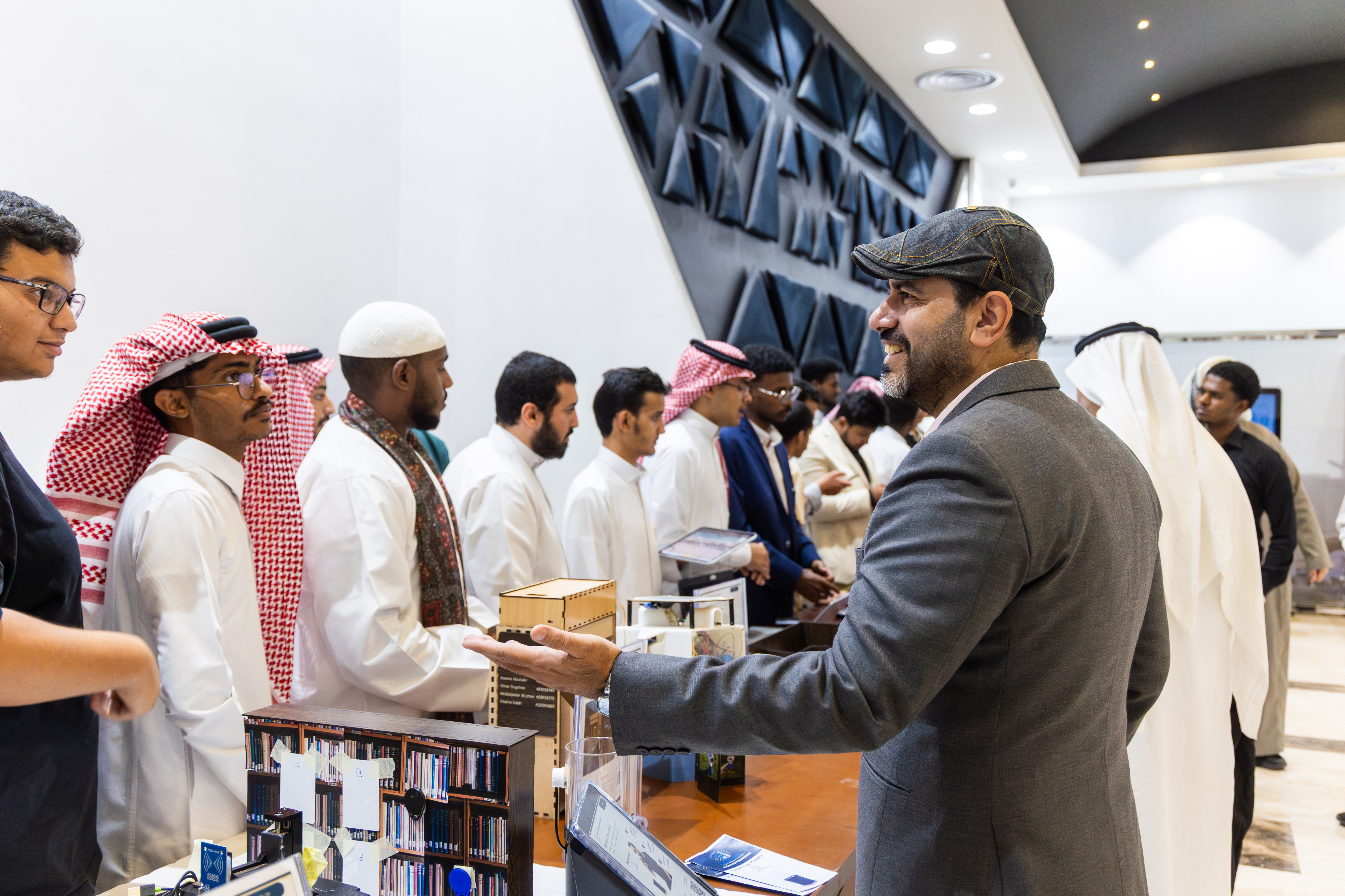 تحت رعاية رئيس الجامعة الإسلامية.. كلية الهندسة تنظّم المعرض السنوي الثاني للمشاريع الابتكارية لطلابها - 4