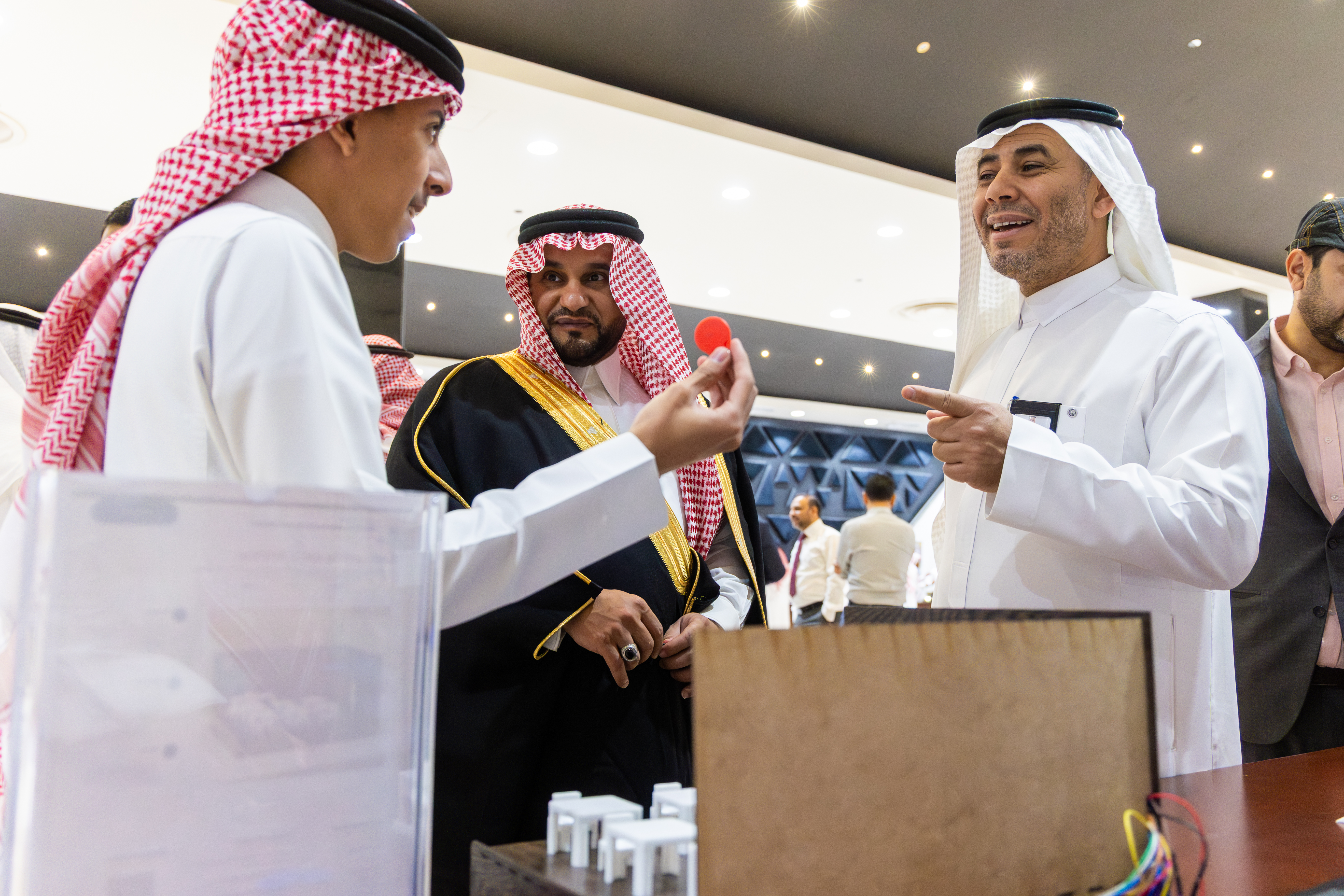 تحت رعاية رئيس الجامعة الإسلامية.. كلية الهندسة تنظّم المعرض السنوي الثاني للمشاريع الابتكارية لطلابها - 12