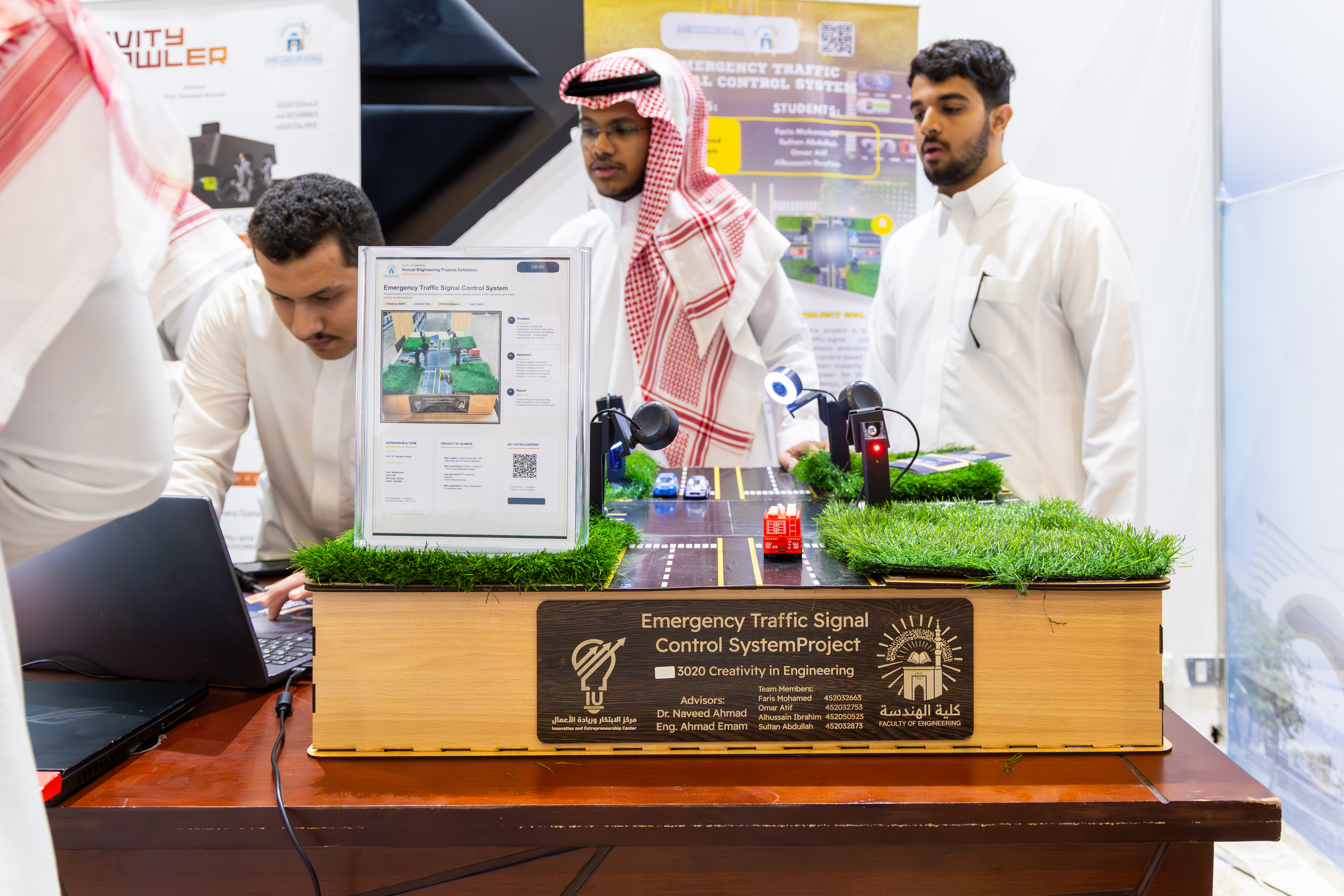 تحت رعاية رئيس الجامعة الإسلامية.. كلية الهندسة تنظّم المعرض السنوي الثاني للمشاريع الابتكارية لطلابها - 15