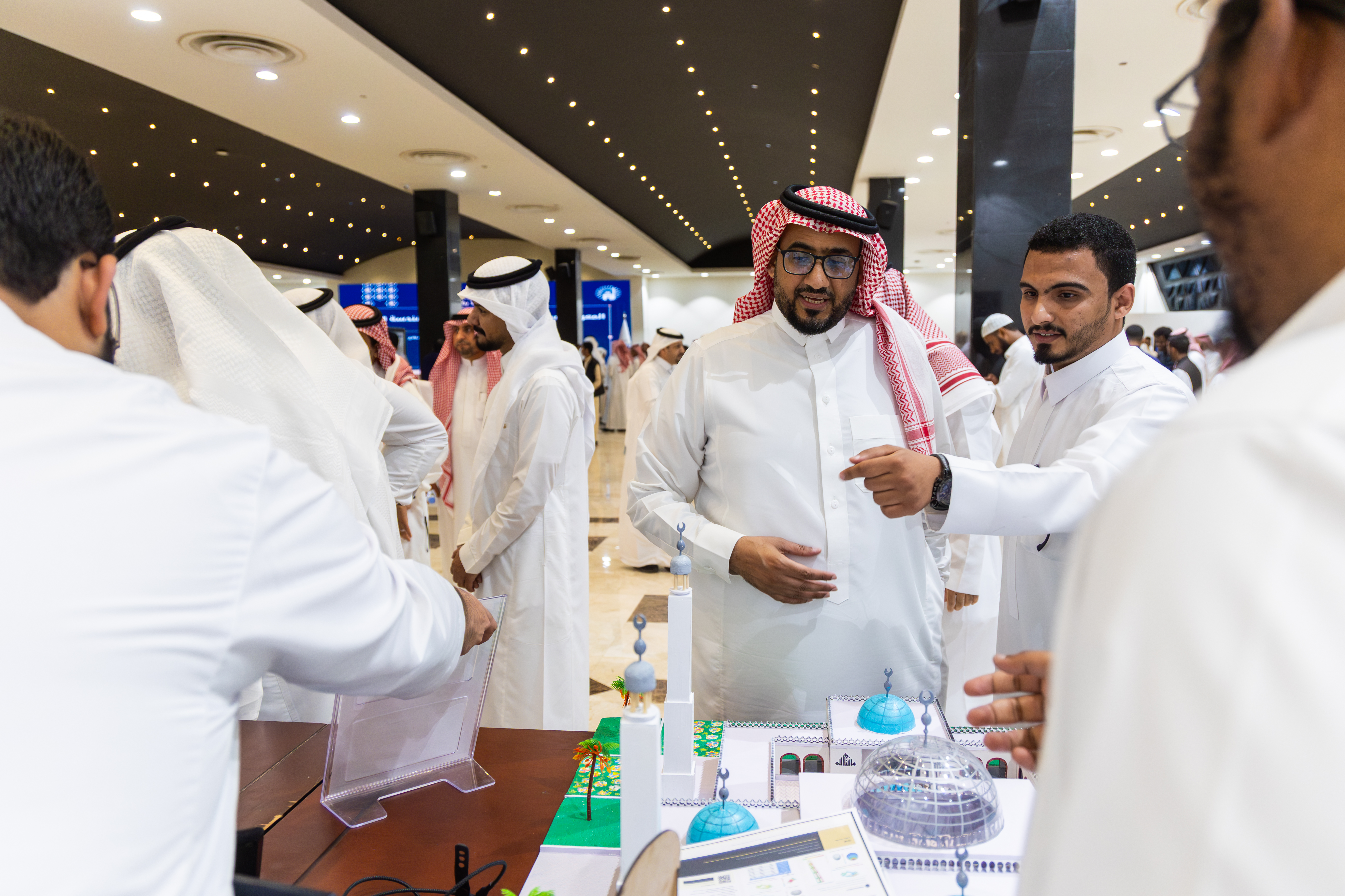 تحت رعاية رئيس الجامعة الإسلامية.. كلية الهندسة تنظّم المعرض السنوي الثاني للمشاريع الابتكارية لطلابها - 23
