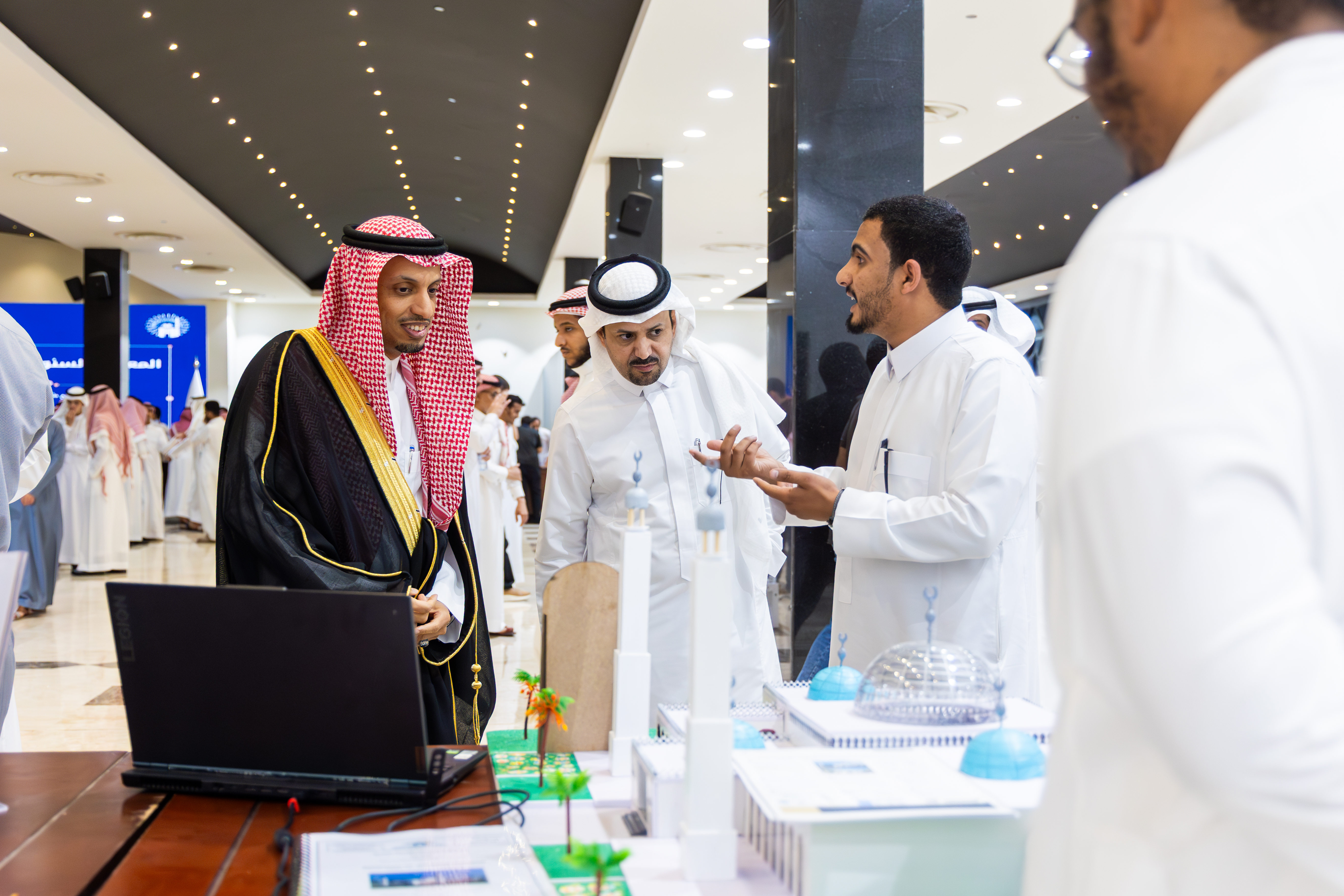 تحت رعاية رئيس الجامعة الإسلامية.. كلية الهندسة تنظّم المعرض السنوي الثاني للمشاريع الابتكارية لطلابها - 31