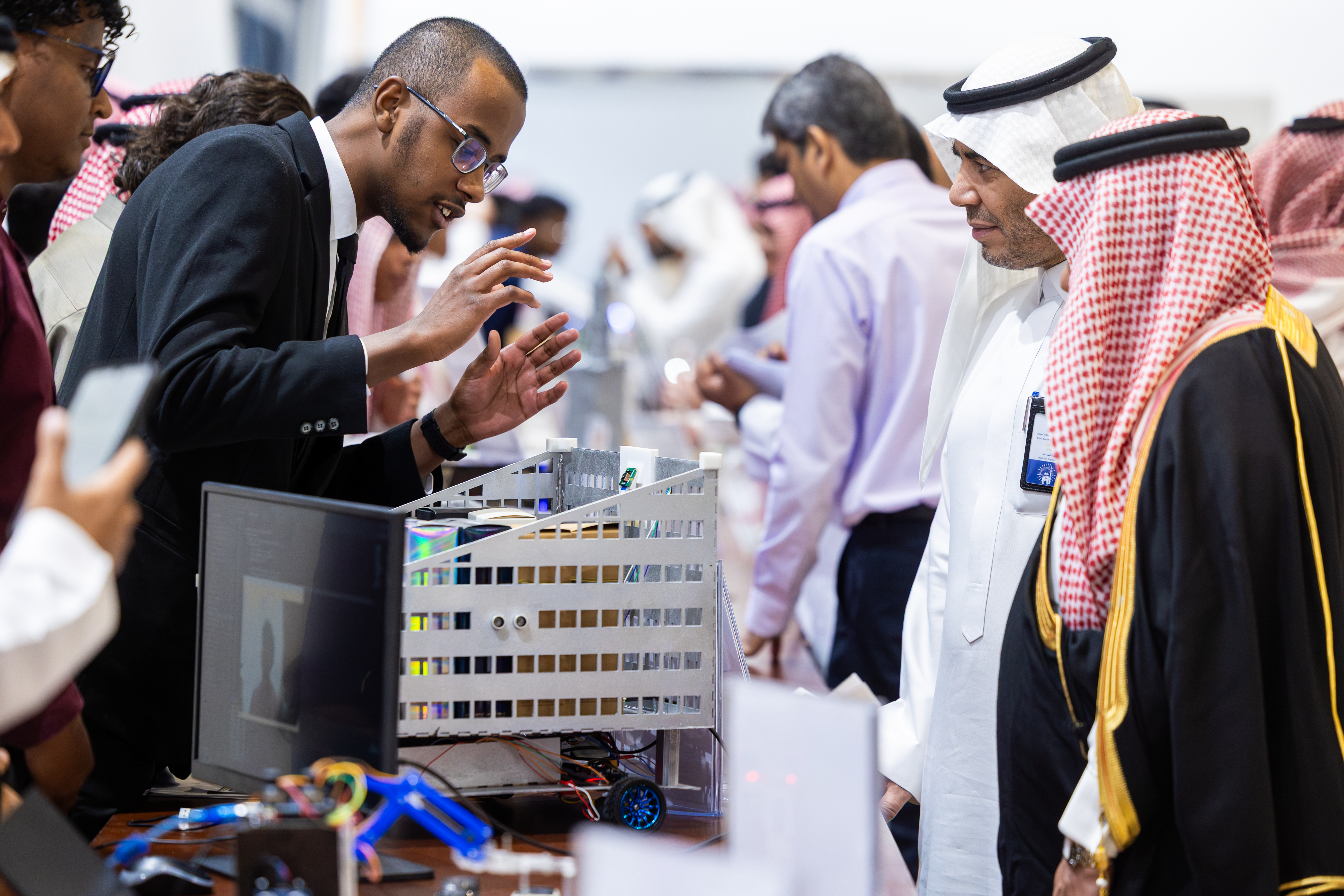 تحت رعاية رئيس الجامعة الإسلامية.. كلية الهندسة تنظّم المعرض السنوي الثاني للمشاريع الابتكارية لطلابها - 41