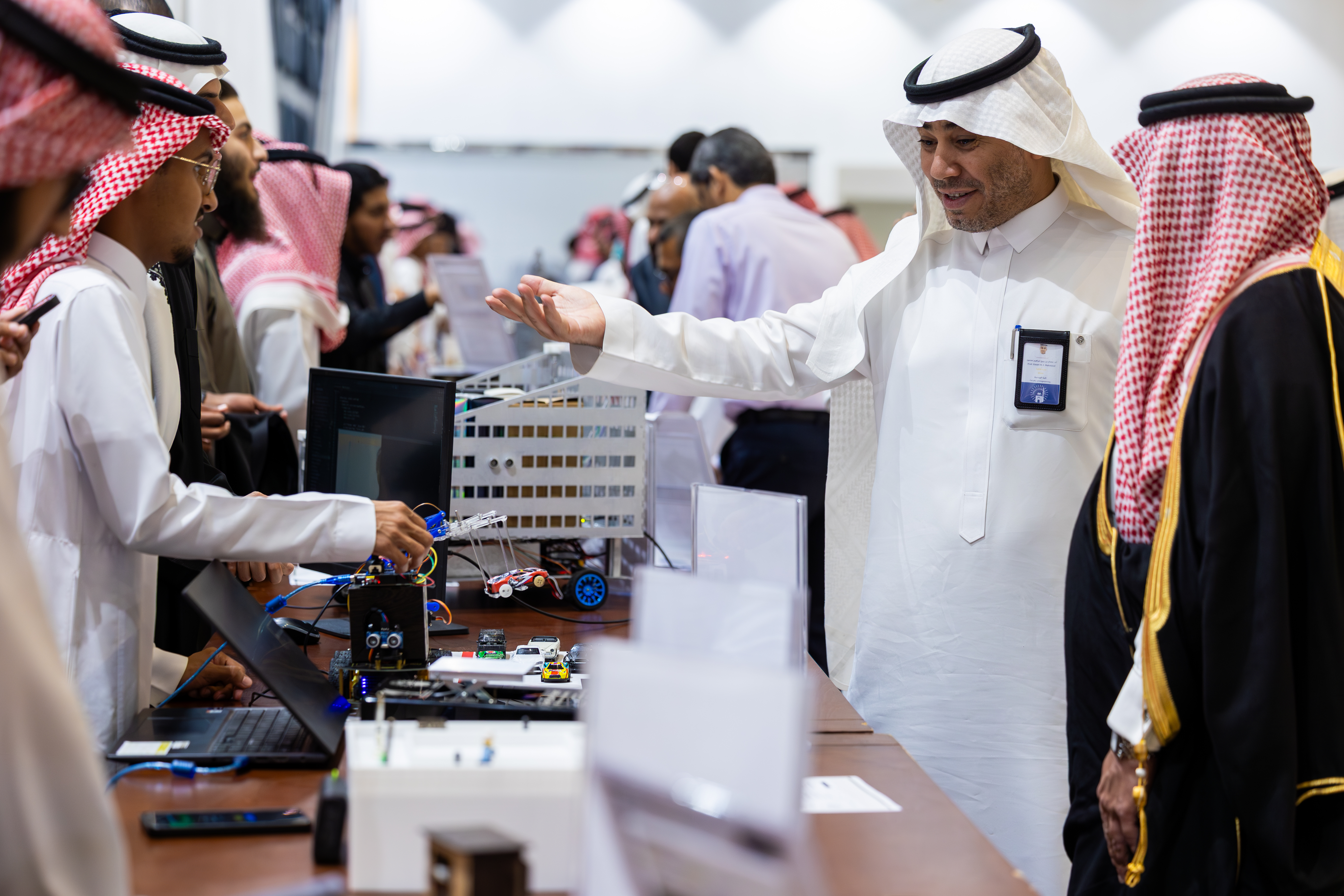 تحت رعاية رئيس الجامعة الإسلامية.. كلية الهندسة تنظّم المعرض السنوي الثاني للمشاريع الابتكارية لطلابها - 42