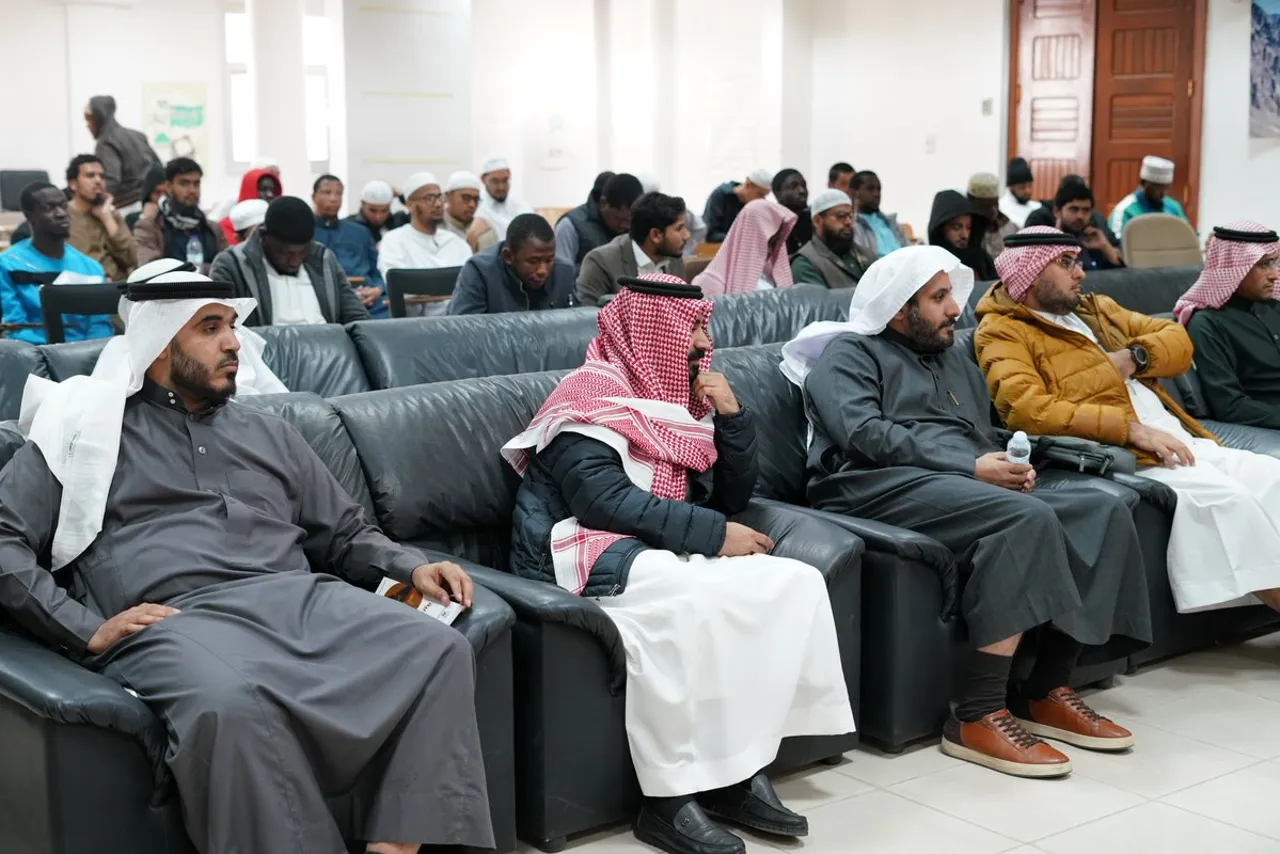 أقام معهد تعليم اللغة العربية ضمن فعاليات أسبوع البحث العلمي السادس محاضرة أكاديمية بعنوان: "البحث النوعي" قدمها: د. سلطان الملحس - 2