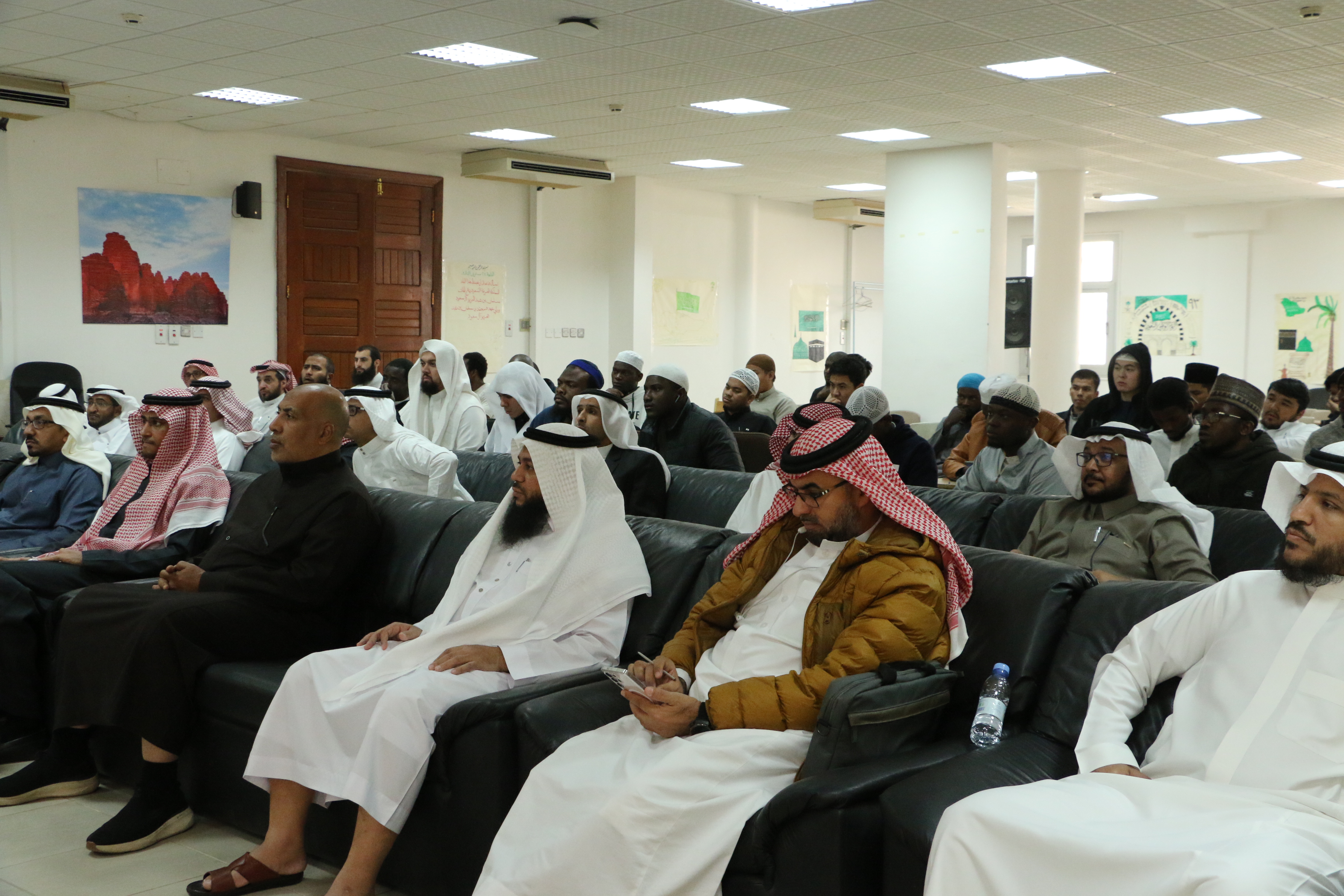 أقام معهد تعليم اللغة العربية ضمن فعاليات أسبوع البحث العلمي السادس لقاء مشترك مع كلية الحاسب بعنوان: "الذكاء الاصطناعي وتعليم اللغة العربية" - 2