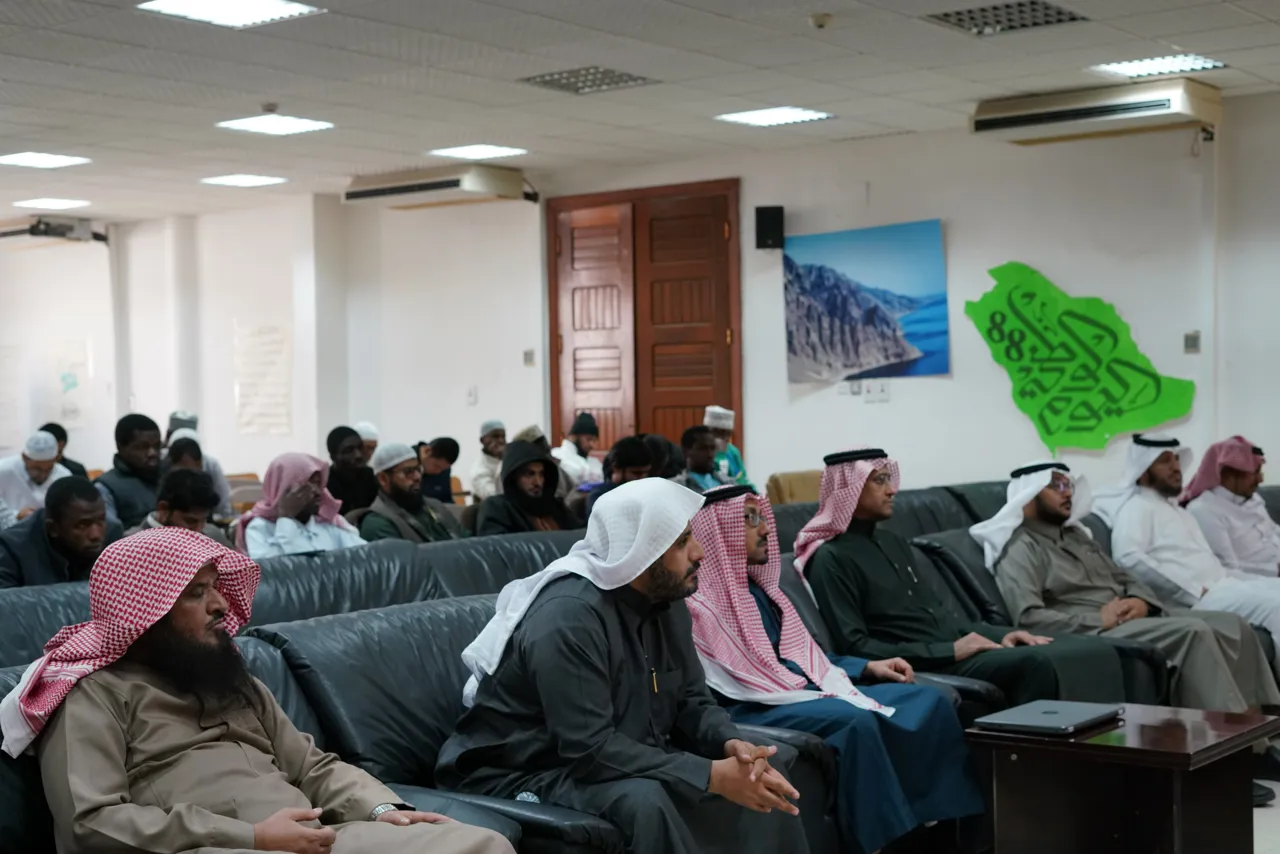 أقام معهد تعليم اللغة العربية بالتعاون مع وحدة التوعية الفكرية بالجامعة الإسلامية لقاءً توعوياً لطلاب المعهد ضمن سلسة برامج توعية مقدمة للطلاب والذي كان بعنوان (التوحيد) - 3