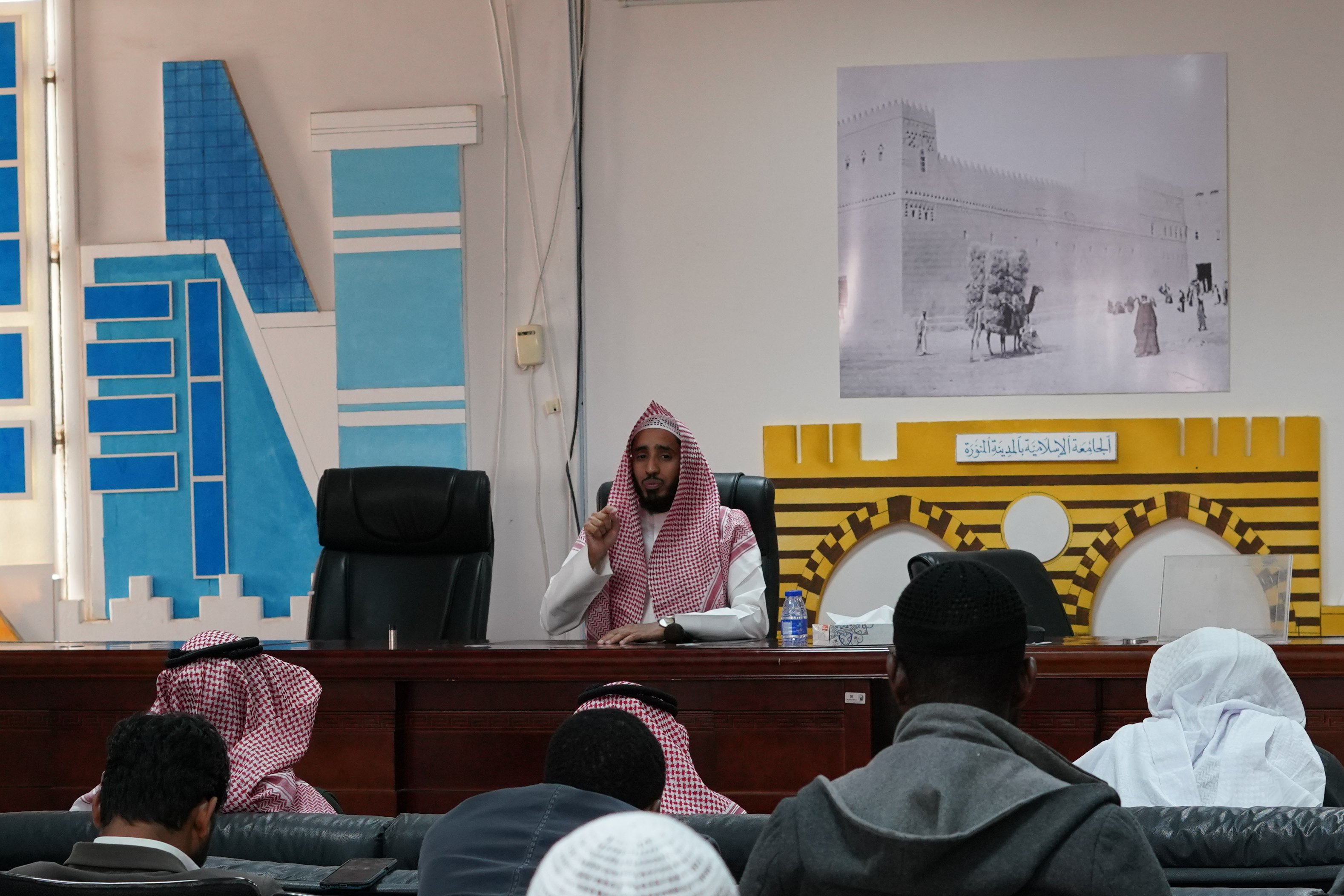 أقام معهد تعليم اللغة العربية بالتعاون مع وحدة التوعية الفكرية بالجامعة الإسلامية لقاءً توعوياً لطلاب المعهد ضمن سلسة برامج توعية مقدمة للطلاب والذي كان بعنوان (التوحيد) - 2