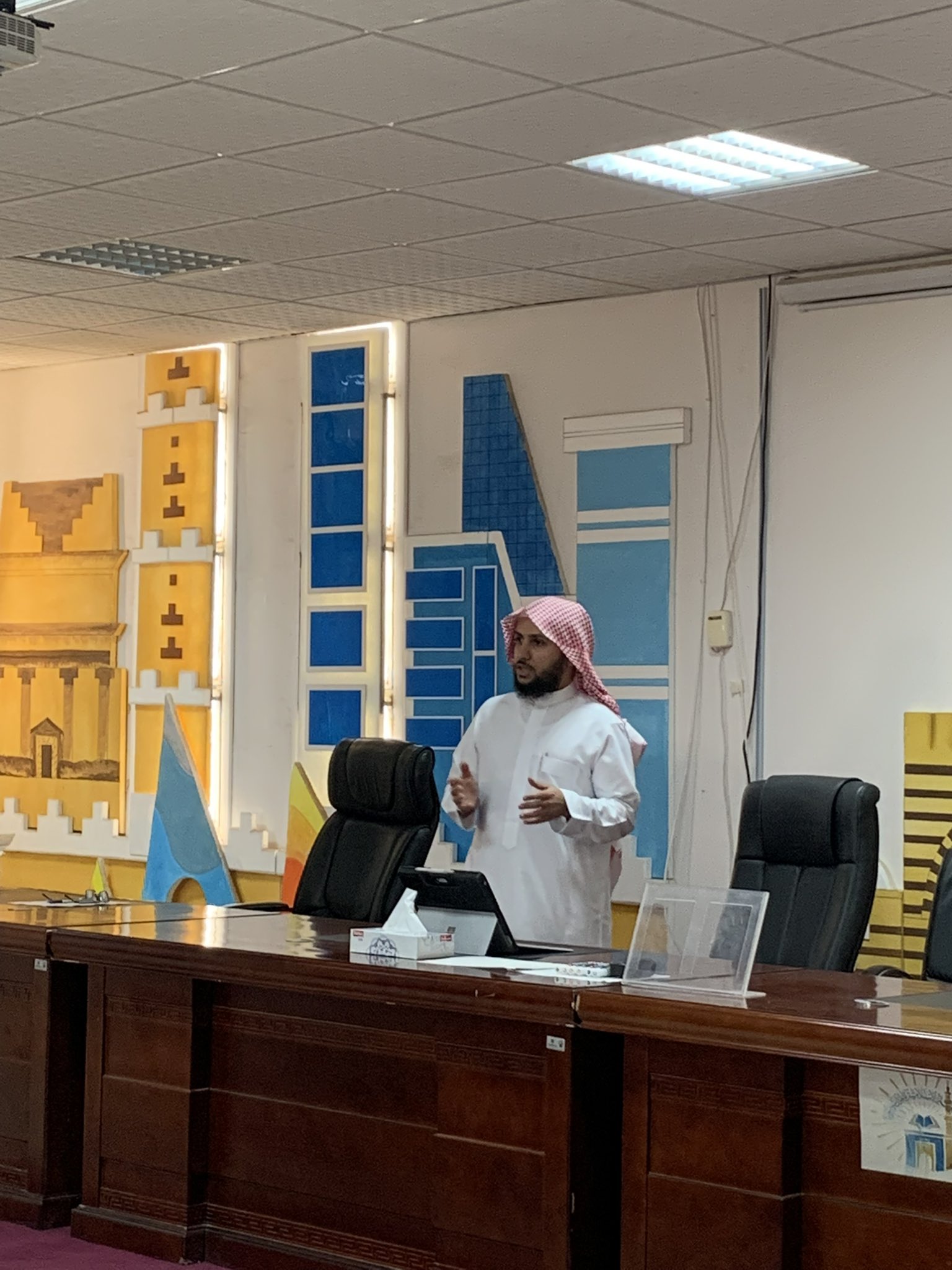 أقام معهد تعليم اللغة العربية بالتعاون مع وحدة التوعية الفكرية بالجامعة أول البرامج التوعوية للطلاب والذي كان بعنوان ( مهددات الوعي الفكري) ألقاه سعادة الدكتور/ أحمد بن صابر الغامدي - 2