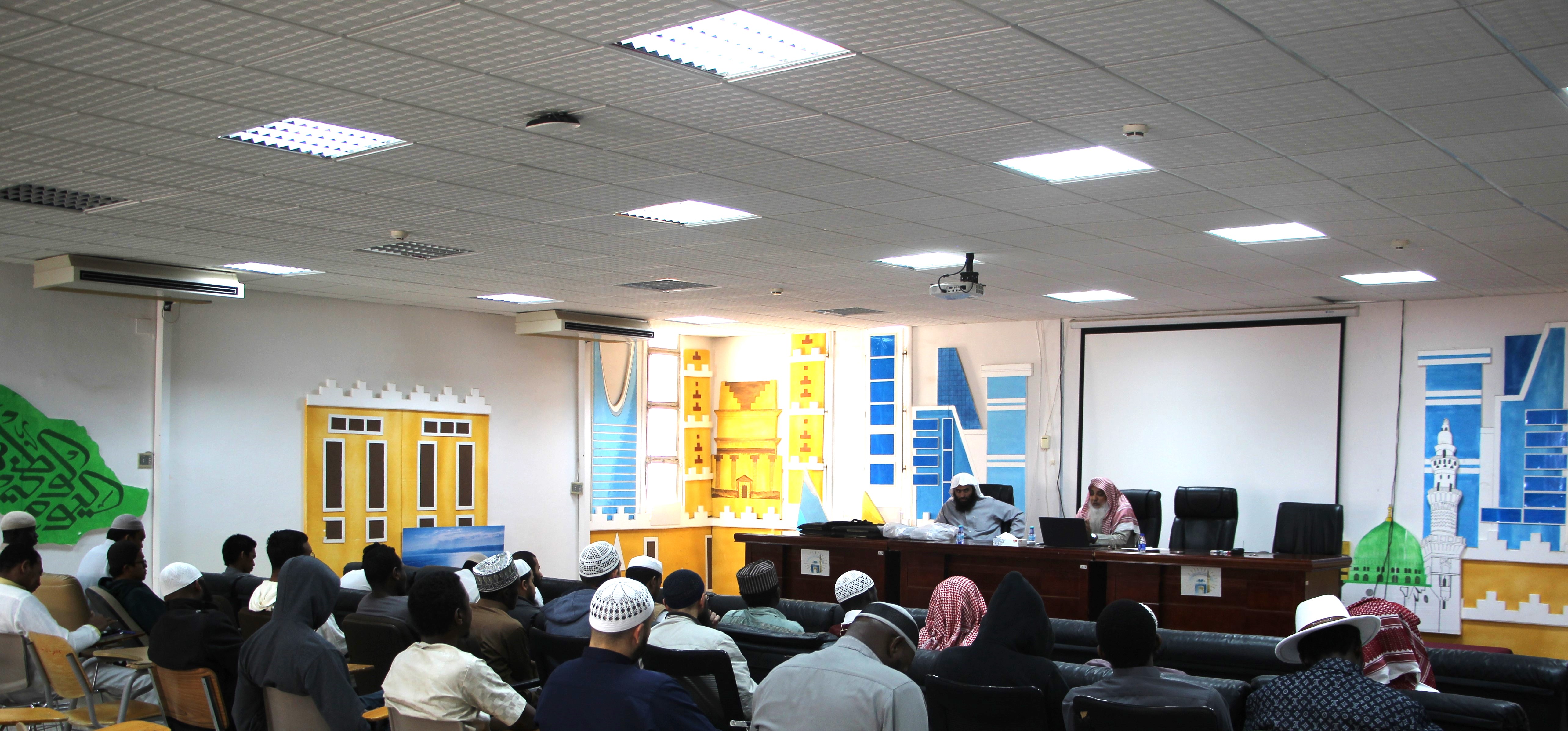أقام معهد تعليم اللغة العربية بالتعاون مع وحدة التوعية الفكرية بالجامعة الإسلامية لقاءً توعوياً لطلاب المعهد ضمن سلسة برامج توعية مقدمة للطلاب والذي كان بعنوان (تعزيز الوعي الفكري) - 2