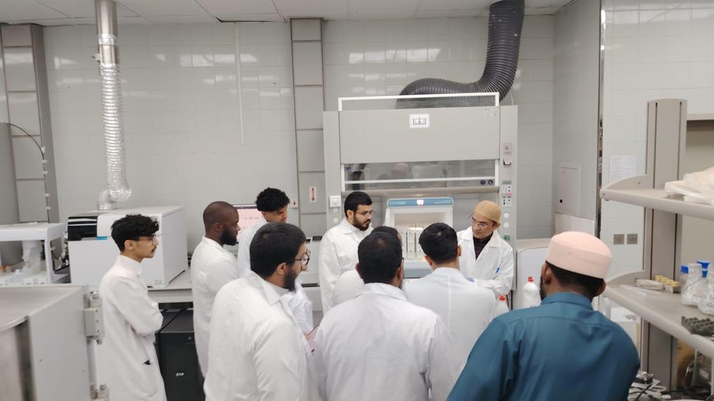 قدّمت كلية العلوم، ممثلةً بلجنة الخريجين وبالتعاون مع لجنة الأجهزة والمعامل، ورشة عمل متخصصة حول جهاز ICP-MS